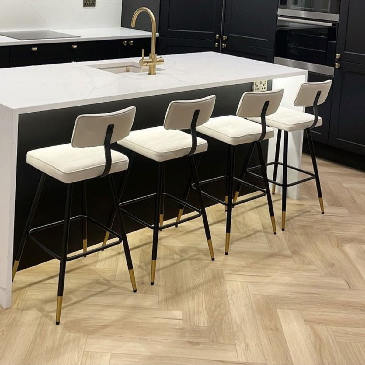 Long Beach Natural Oak SPC Waterproof Vinyl Parquet Herringbone Flooring – 6mm Thick