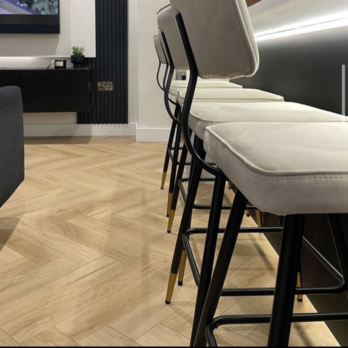 Long Beach Natural Oak SPC Waterproof Vinyl Parquet Herringbone Flooring – 6mm Thick