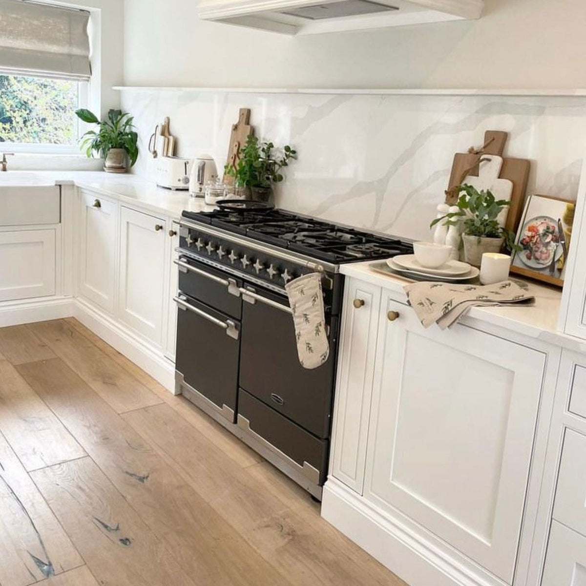 Storrie Oak Engineered Wood Flooring – Brushed & White Oiled – 240mm Wide