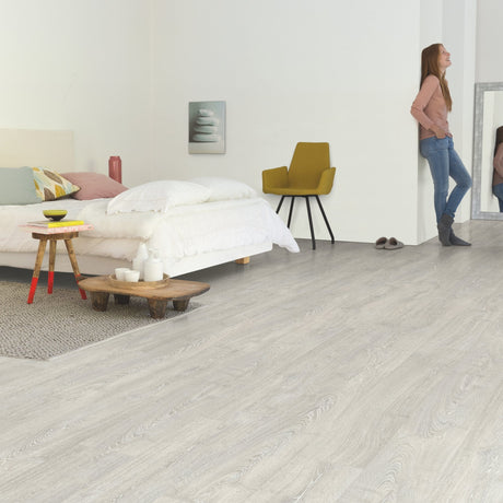 Patina Classic Oak Grey Laminate Flooring – IM3560 – 190mm Wide – 8mm Thick