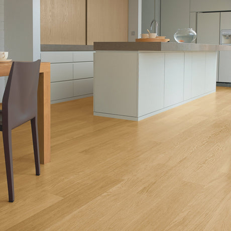 Natural Varnished Oak Laminate Flooring – EL896 – 156mm Wide – 8mm Thick