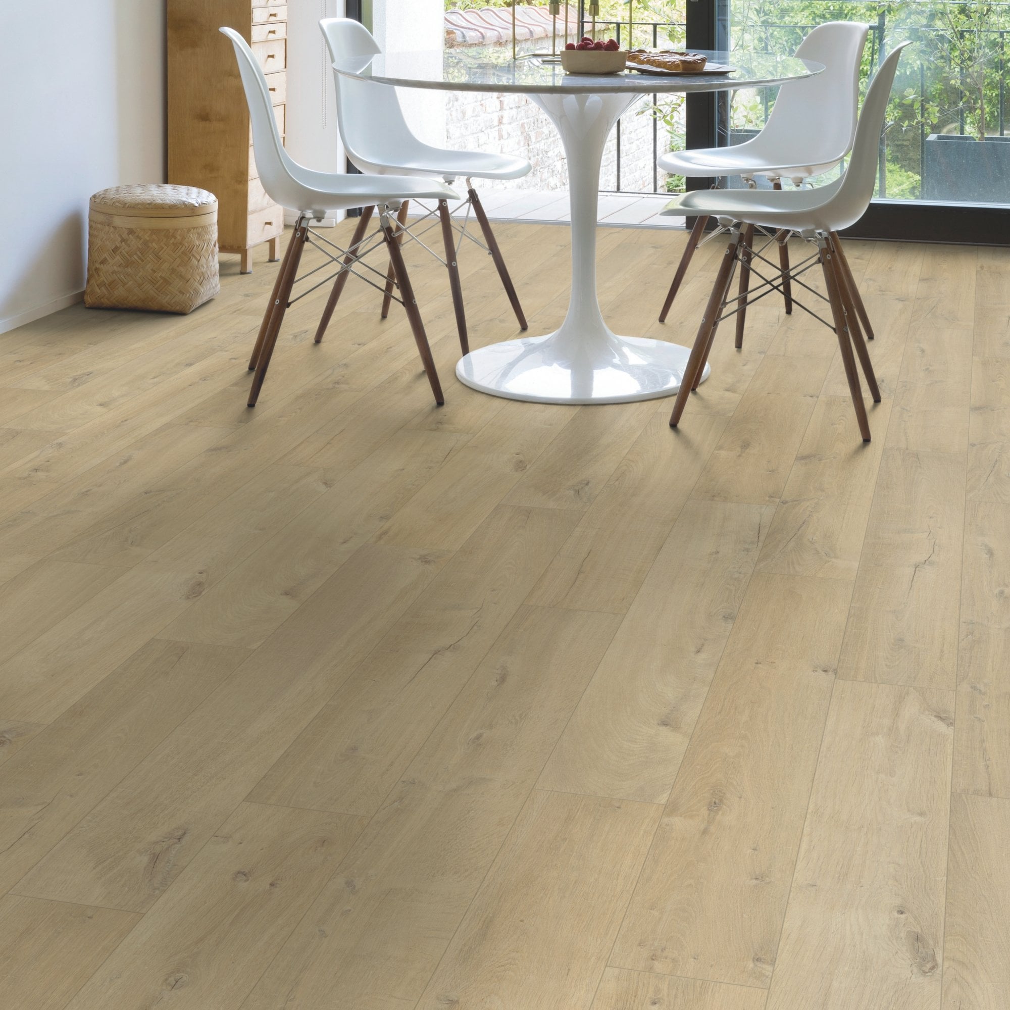 Soft Oak Medium Laminate Flooring – IM1856 – 190mm Wide – 8mm Thick
