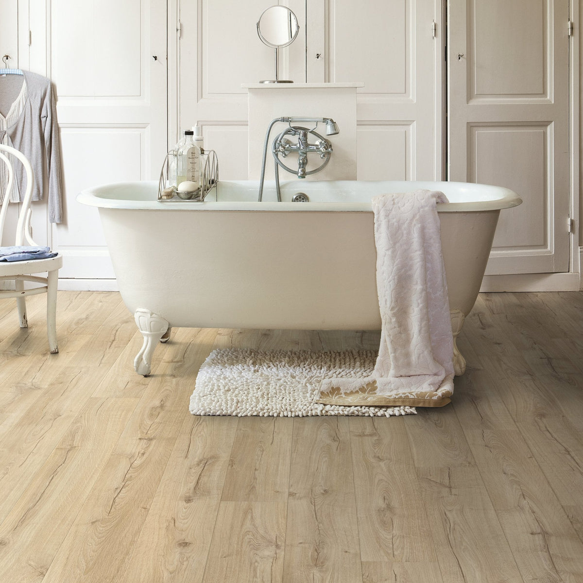 Classic Oak Beige Laminate Flooring – IM1847 – 190mm Wide – 8mm Thick