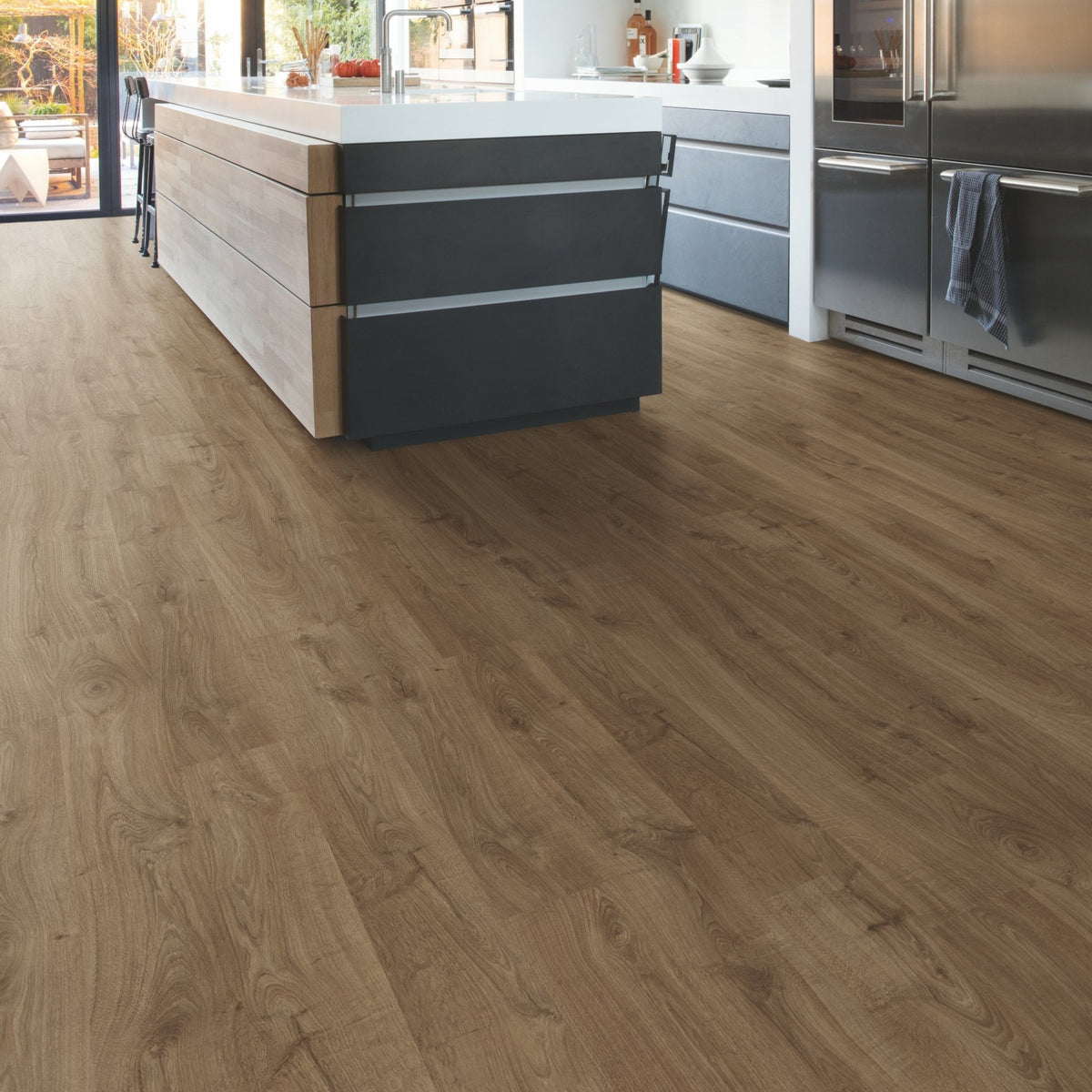 Newcastle Oak Brown Laminate Flooring – EL3582 – 156mm Wide – 8mm Thick