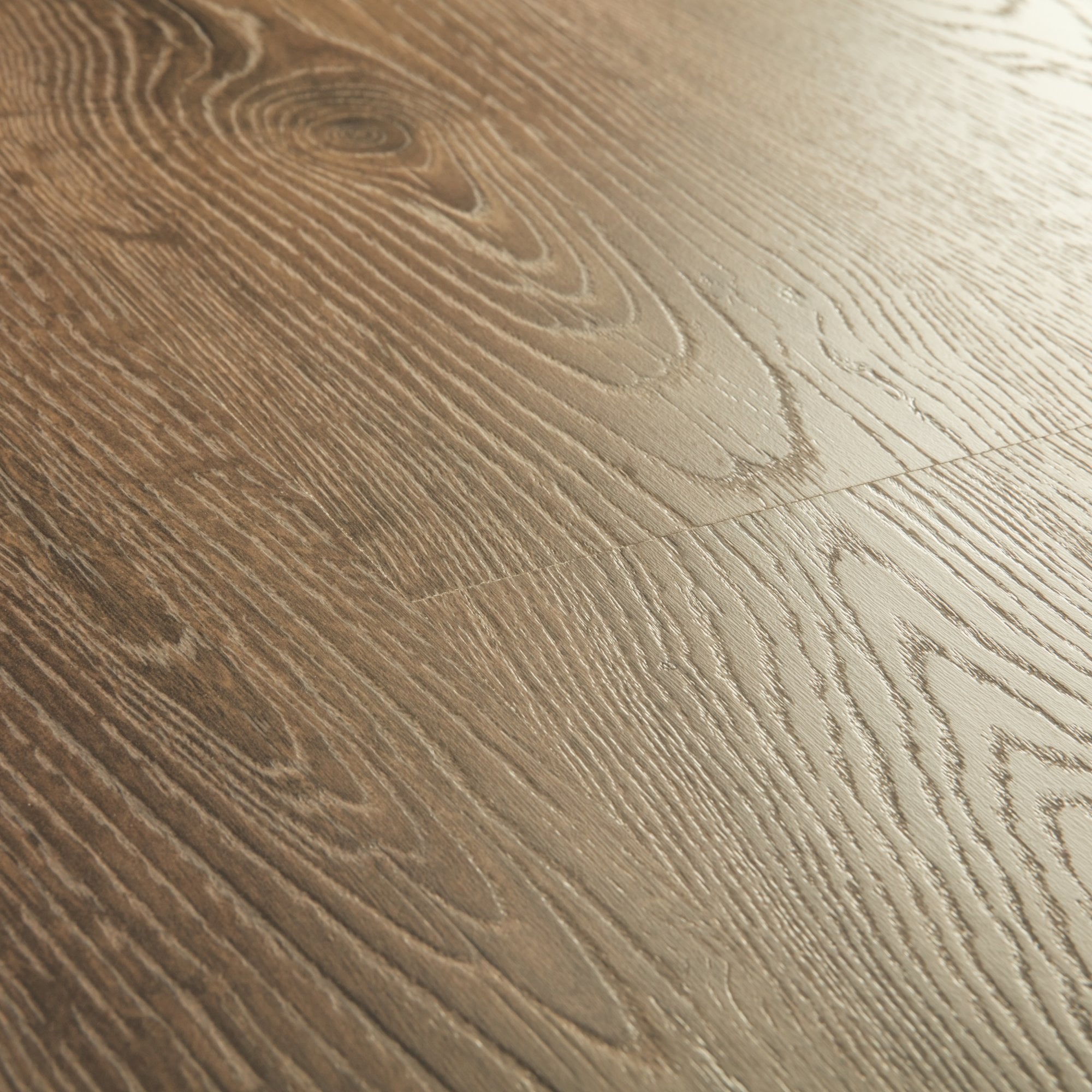 Newcastle Oak Brown Laminate Flooring – EL3582 – 156mm Wide – 8mm Thick