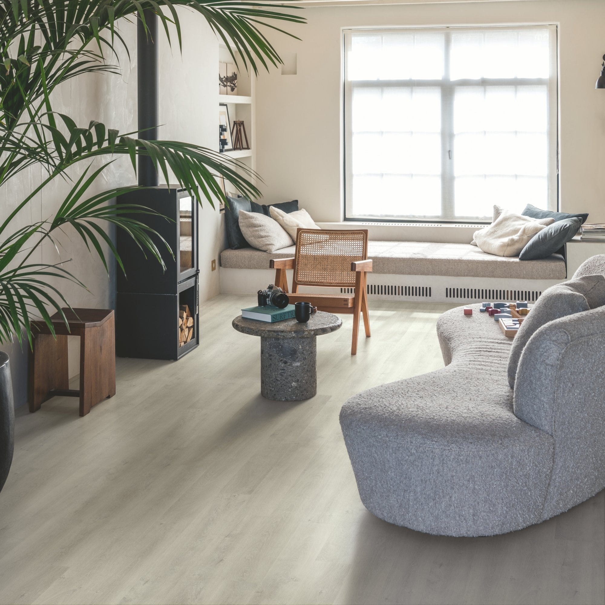 Venice Oak Light Laminate Flooring – EL3990 – 156mm Wide – 8mm Thick