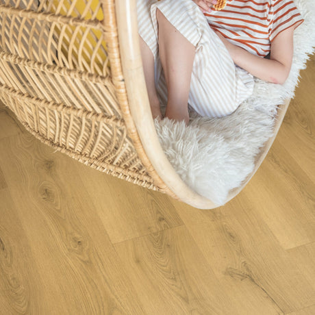 Light Classic Oak Laminate Flooring – CLM5787 – 190mm Wide – 8mm Thick