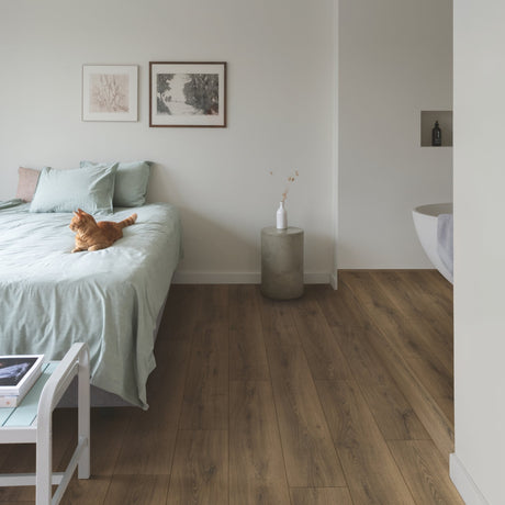 Warm Brown Oak Laminate Flooring – CLM5789 – 190mm Wide – 8mm Thick
