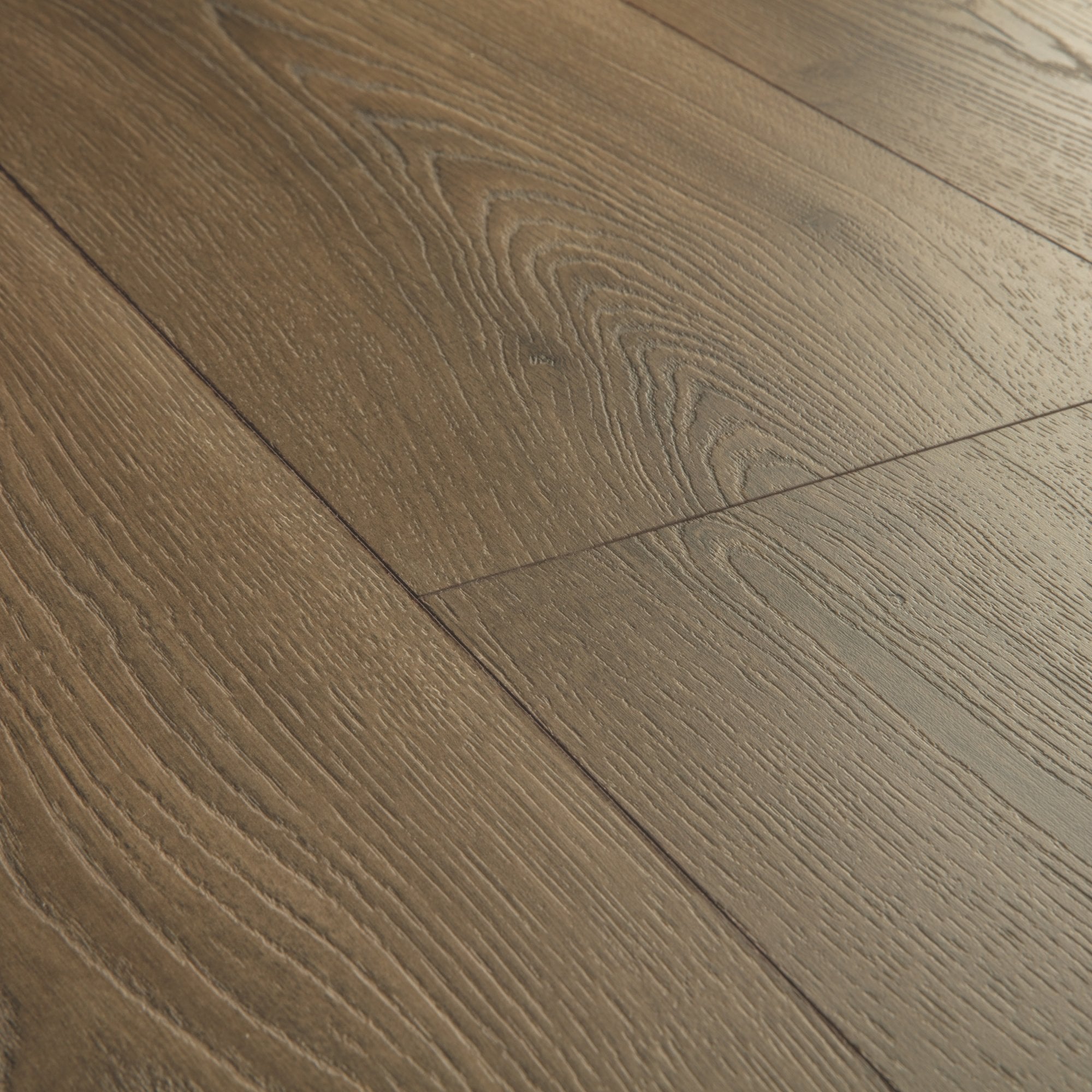 Warm Brown Oak Laminate Flooring – CLM5789 – 190mm Wide – 8mm Thick