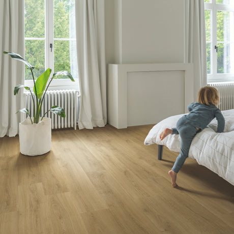 Brushed Oak Warm Natural Laminate Flooring – SIG4762 – 212mm Wide – 9mm Thick