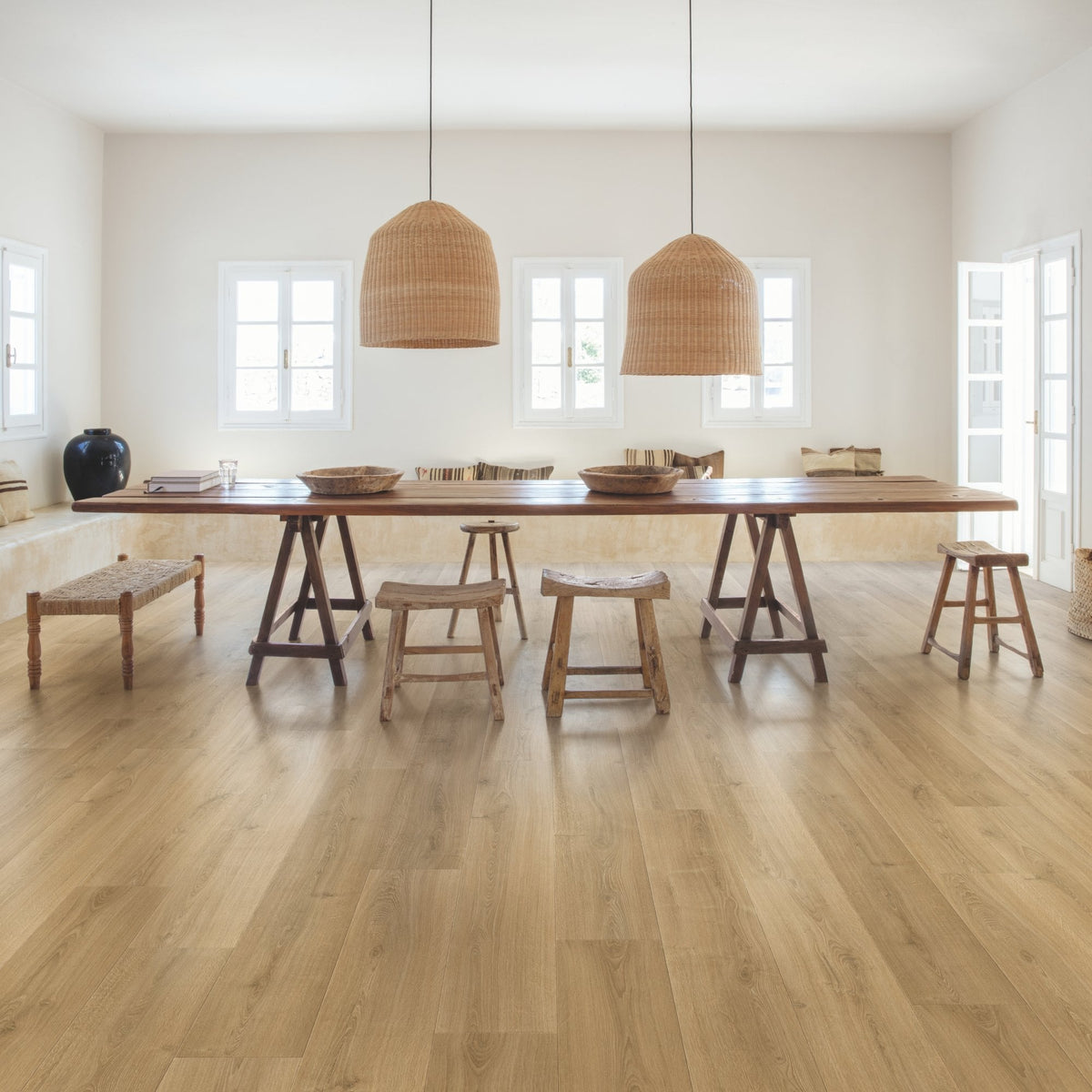 Brushed Oak Warm Natural Laminate Flooring – SIG4762 – 212mm Wide – 9mm Thick