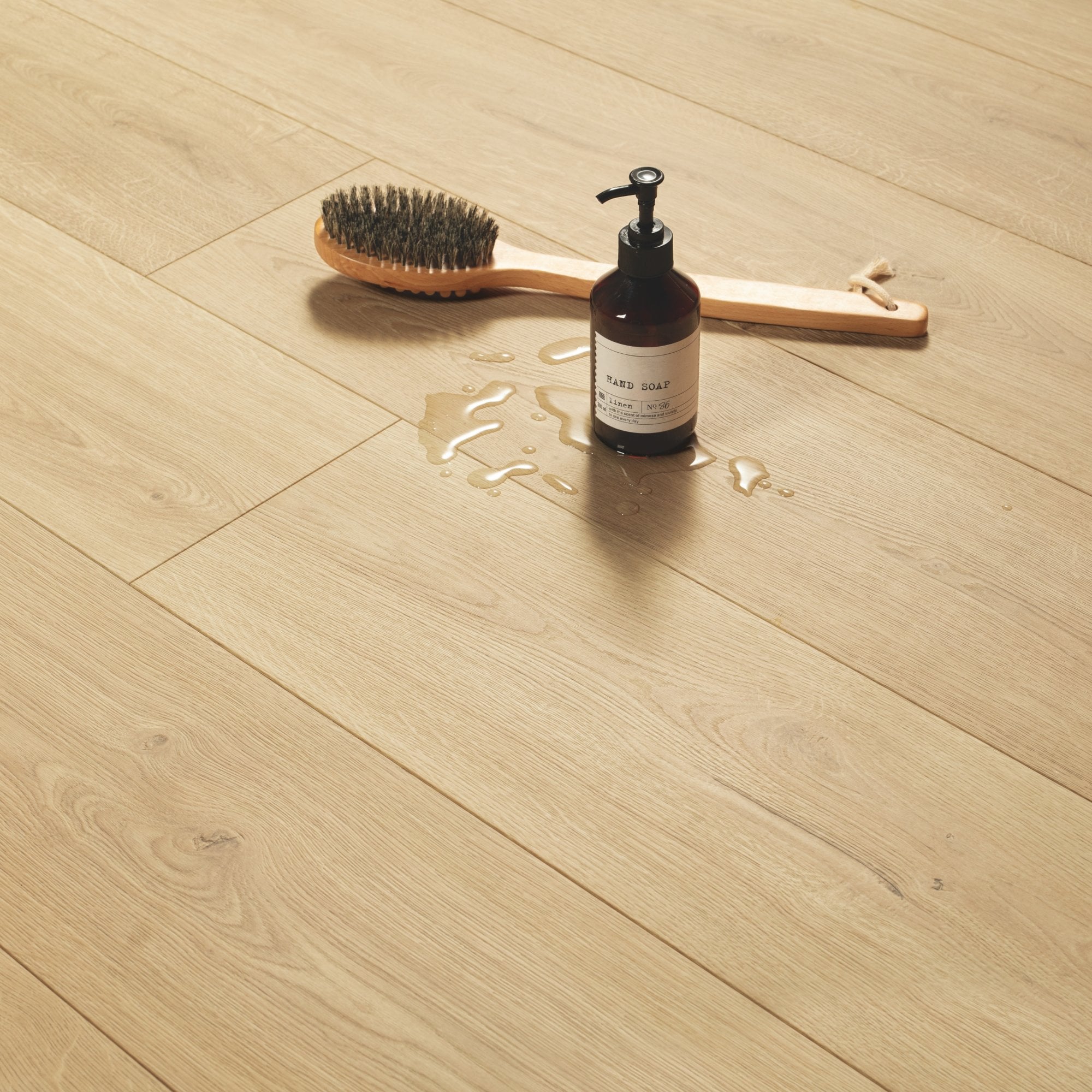 Brushed Oak Natural Laminate Flooring – SIG4763 – 212mm Wide – 9mm Thick