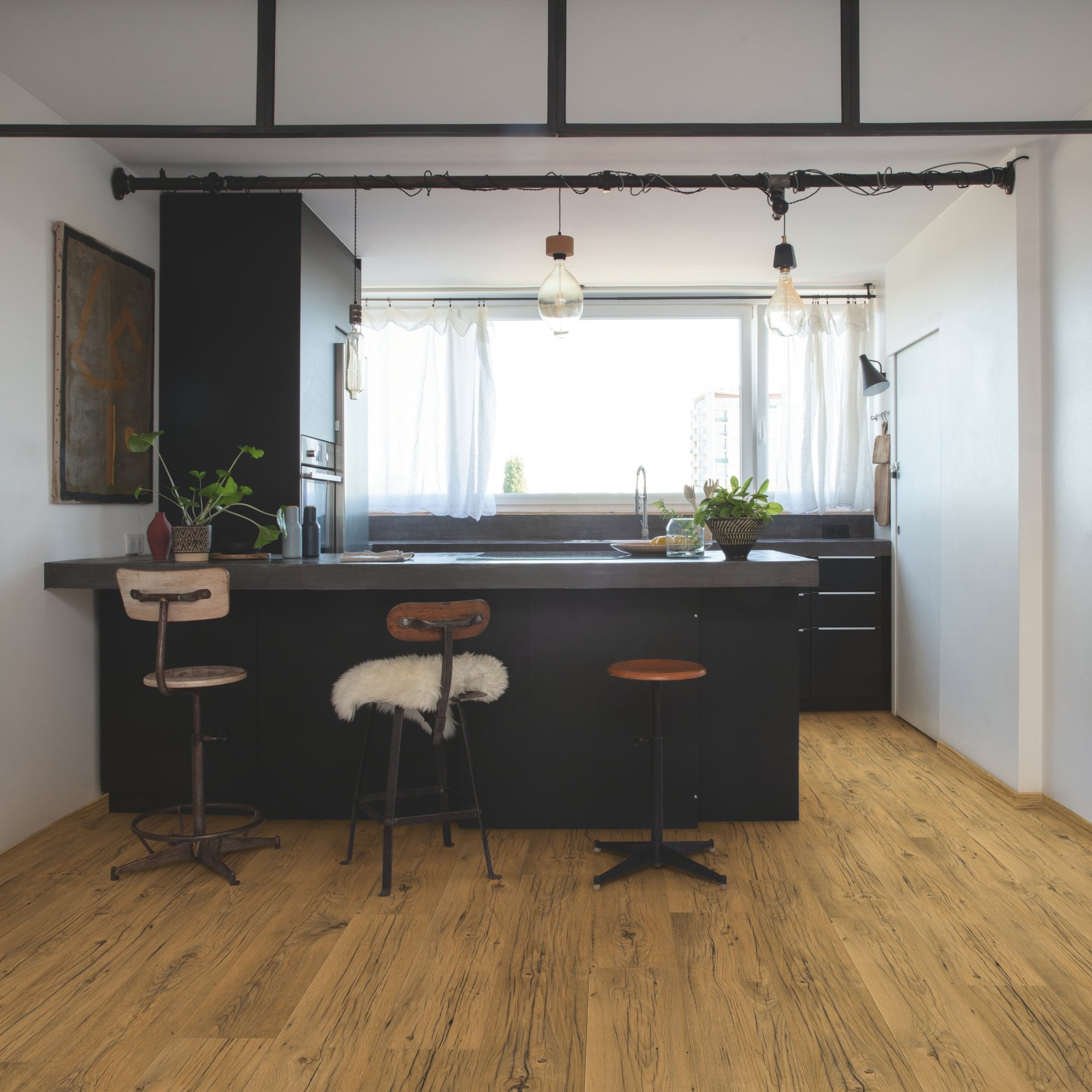 Cracked Oak Natural Laminate Flooring – SIG4767 – 212mm Wide – 9mm Thick