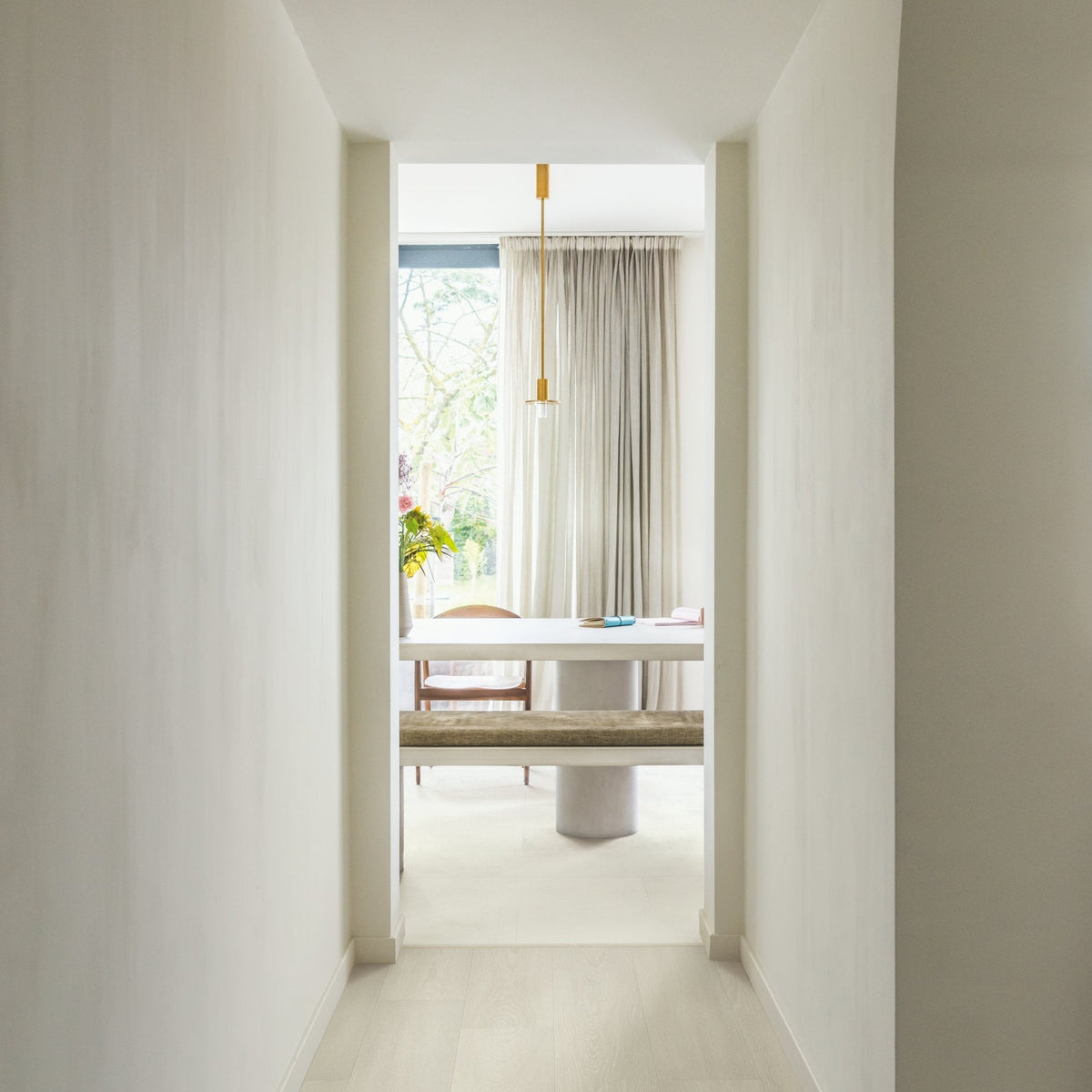 White Premium Oak Laminate Flooring – SIG4757 – 212mm Wide – 9mm Thick