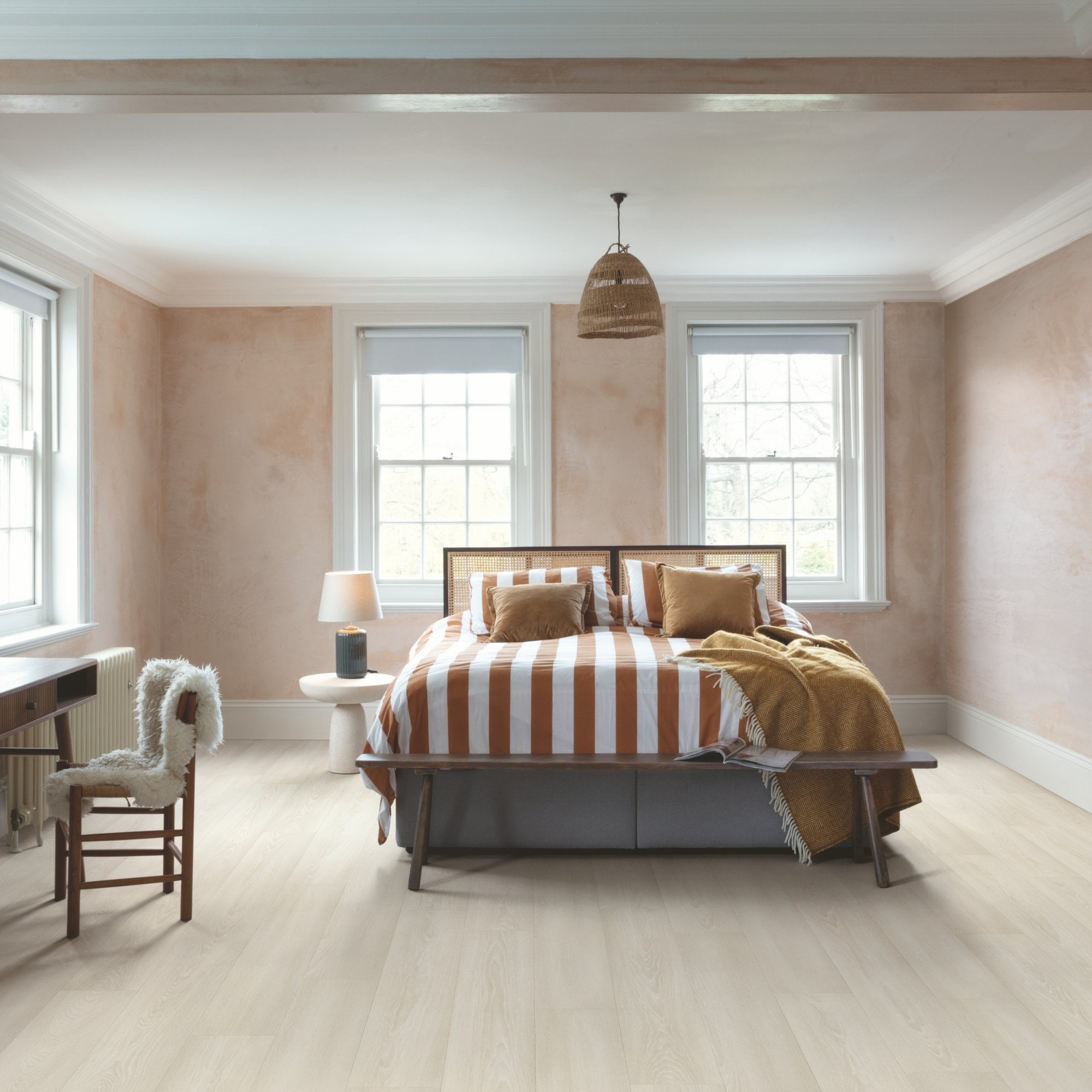 White Premium Oak Laminate Flooring – SIG4757 – 212mm Wide – 9mm Thick