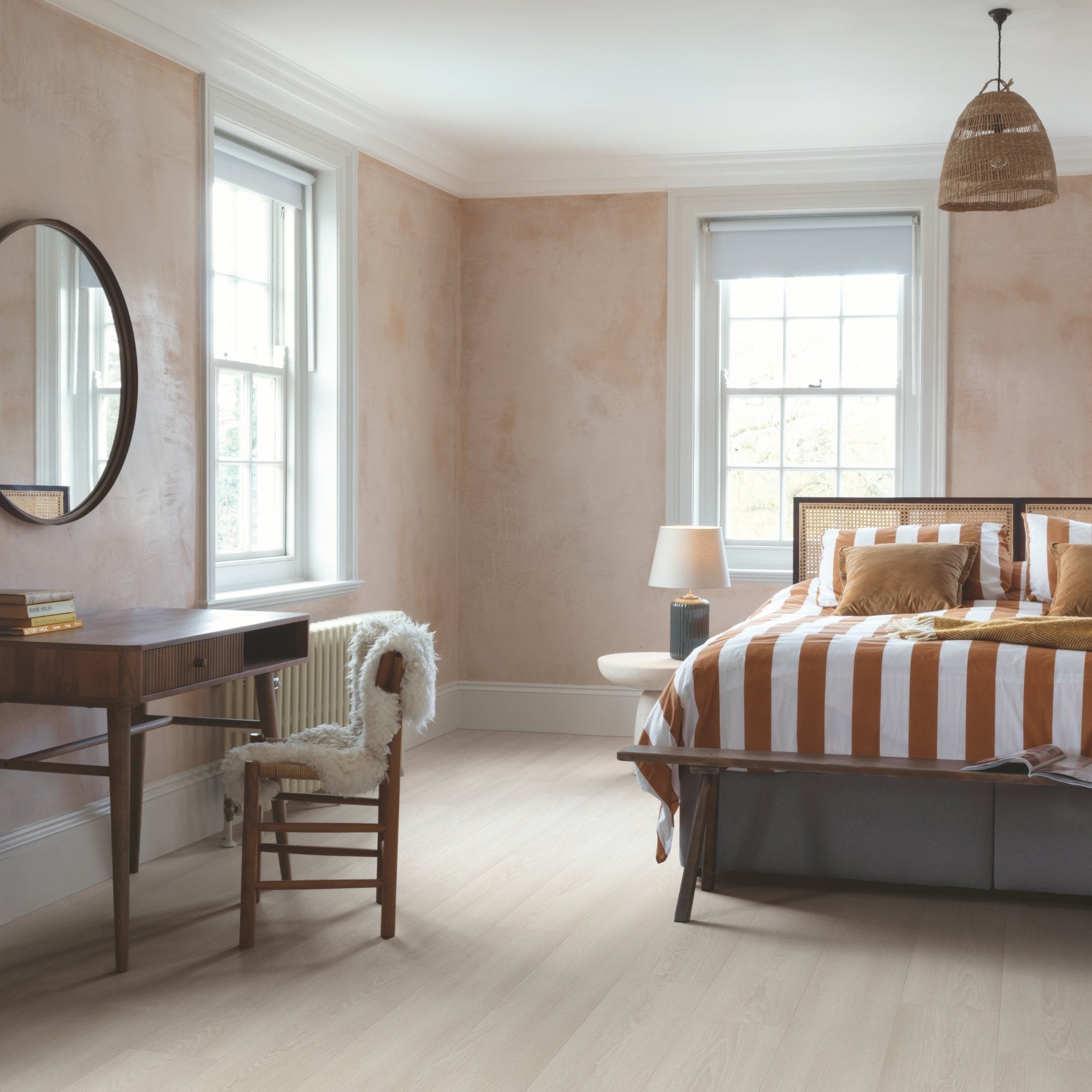 White Premium Oak Laminate Flooring – SIG4757 – 212mm Wide – 9mm Thick