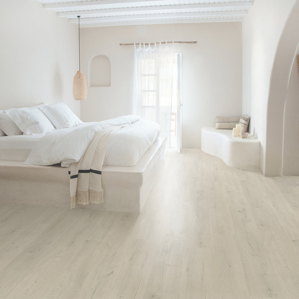 Soft Patina Oak Laminate Flooring – SIG4748 – 212mm Wide – 9mm Thick