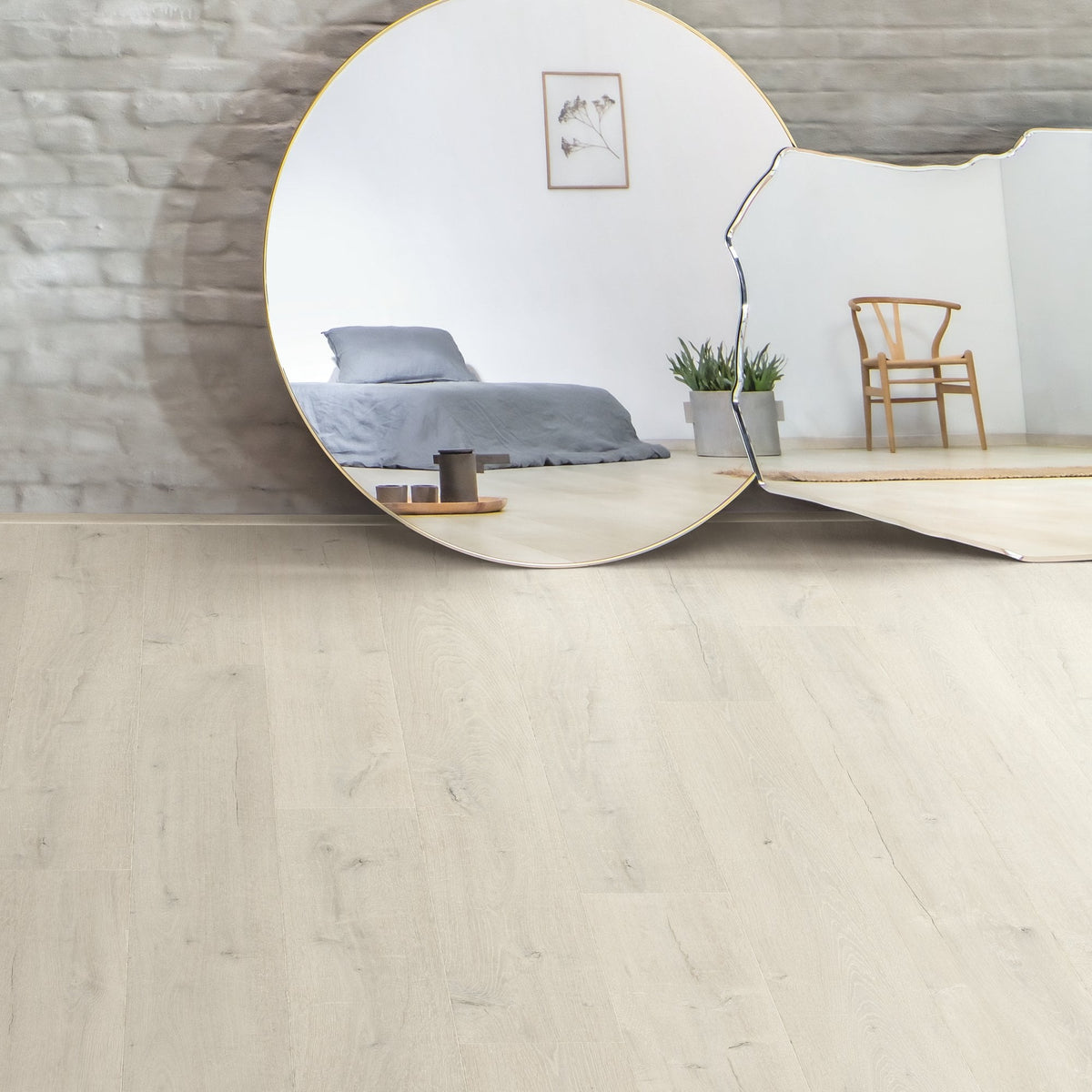 Soft Patina Oak Laminate Flooring – SIG4748 – 212mm Wide – 9mm Thick