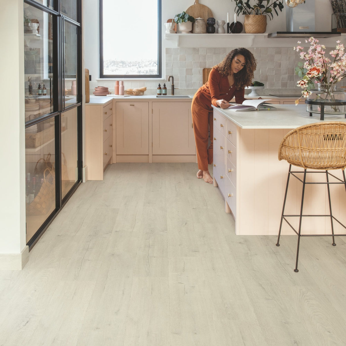 Soft Patina Oak Laminate Flooring – SIG4748 – 212mm Wide – 9mm Thick