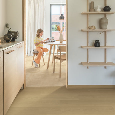 Beige Varnished Oak Laminate Flooring – SIG4750 – 212mm Wide – 9mm Thick