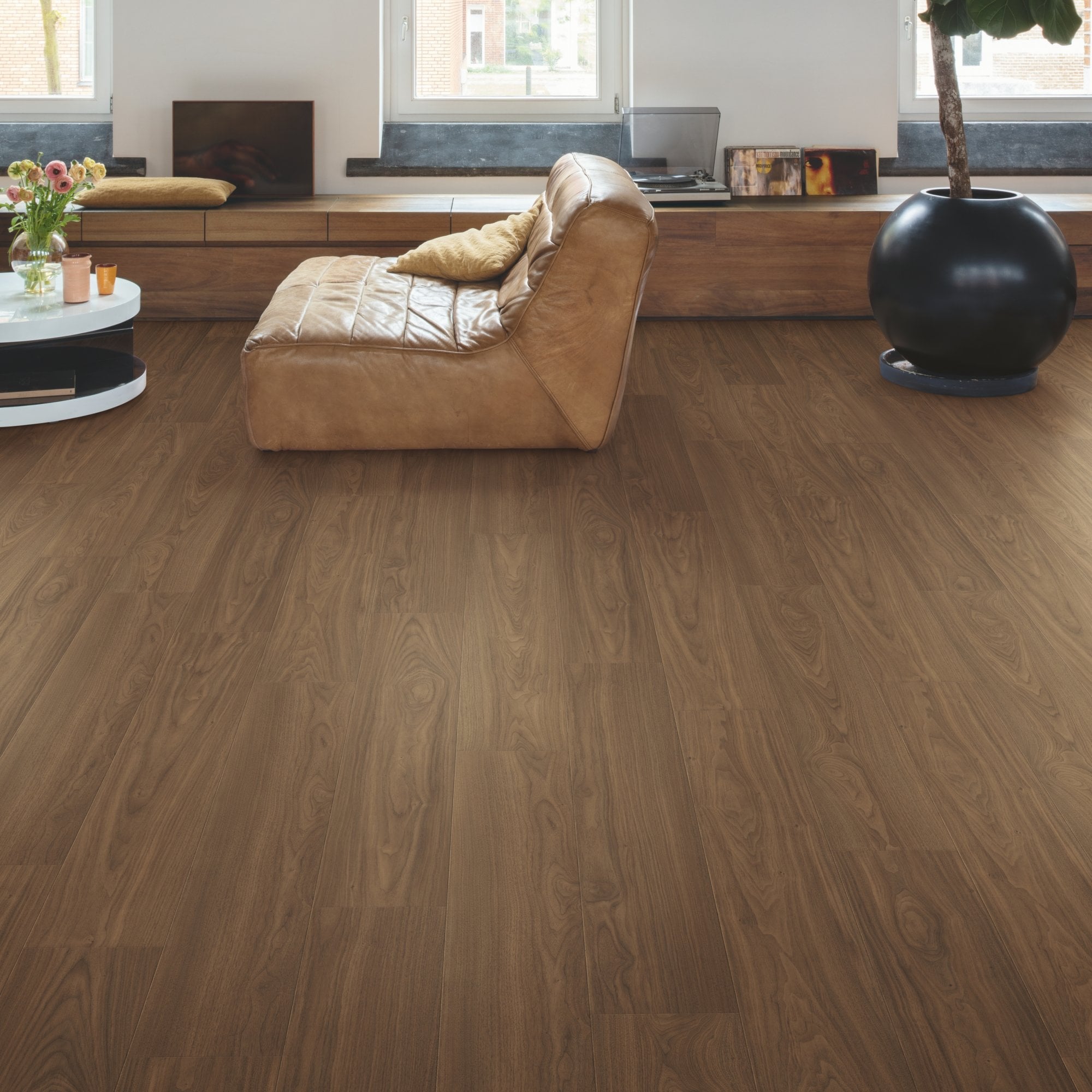 Chic Walnut Laminate Flooring – SIG4761 – 212mm Wide – 9mm Thick