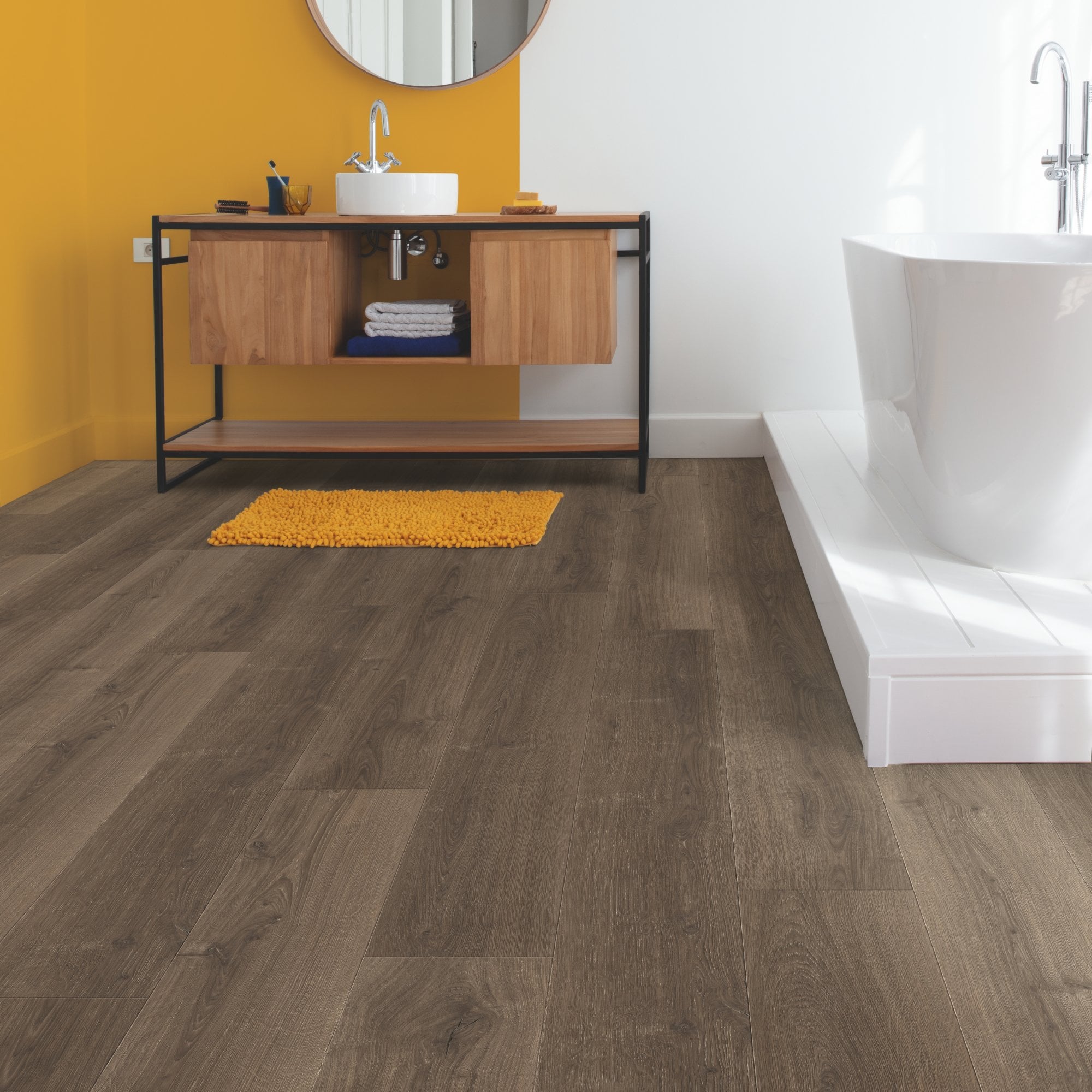 Brushed Oak Brown Laminate Flooring – SIG4766 – 212mm Wide – 9mm Thick