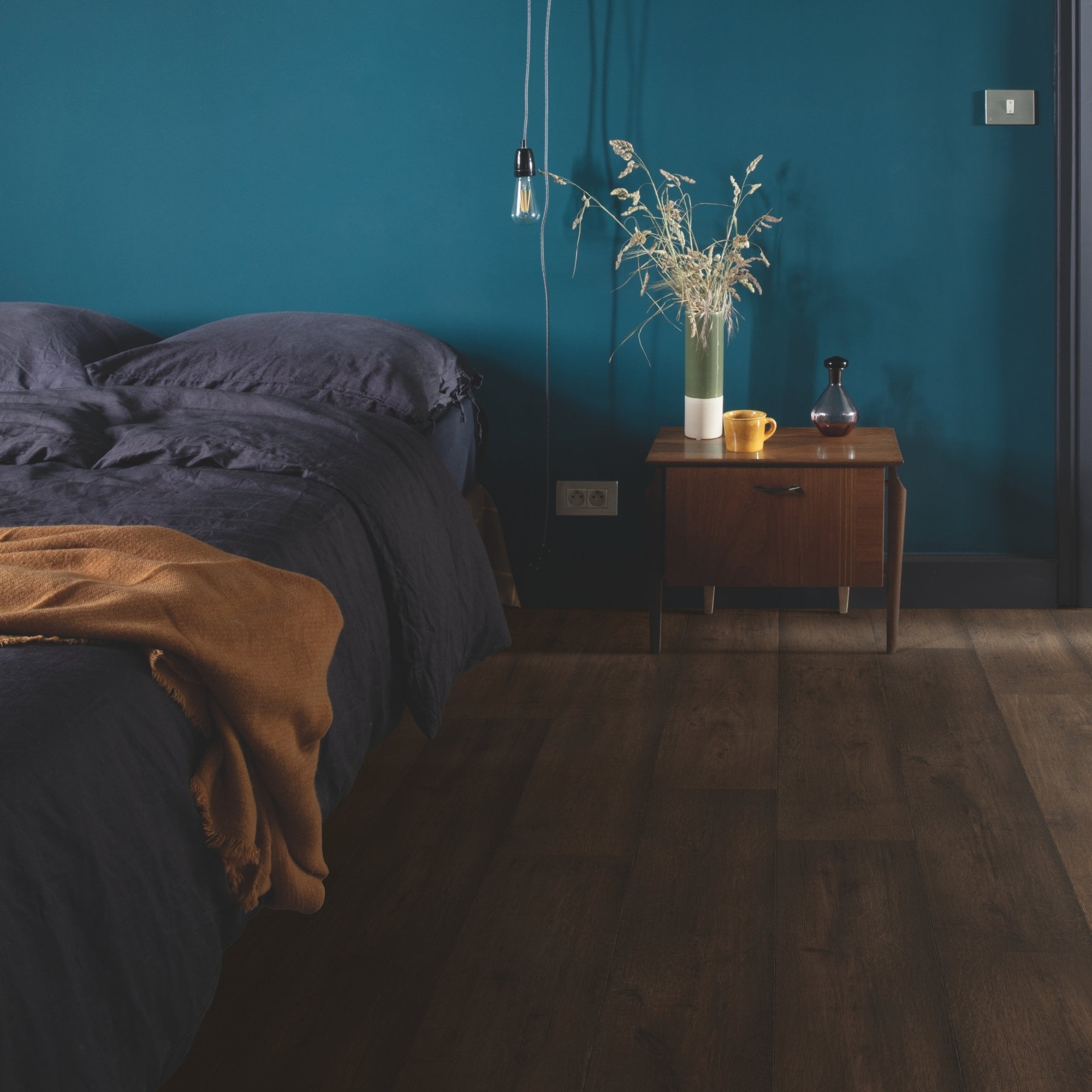Waxed Oak Brown Laminate Flooring – SIG4756 – 212mm Wide – 9mm Thick