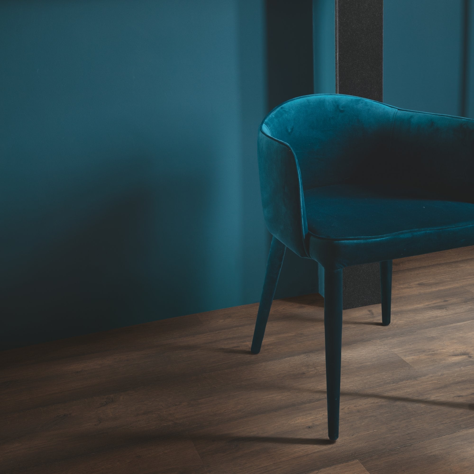 Waxed Oak Brown Laminate Flooring – SIG4756 – 212mm Wide – 9mm Thick