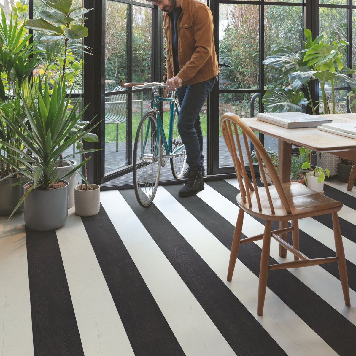 Painted Oak Black Laminate Flooring – SIG4755 – 212mm Wide – 9mm Thick