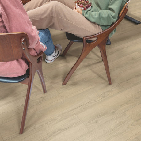 Sandy Greige Oak Laminate Flooring – CLM5791 – 190mm Wide – 8mm Thick