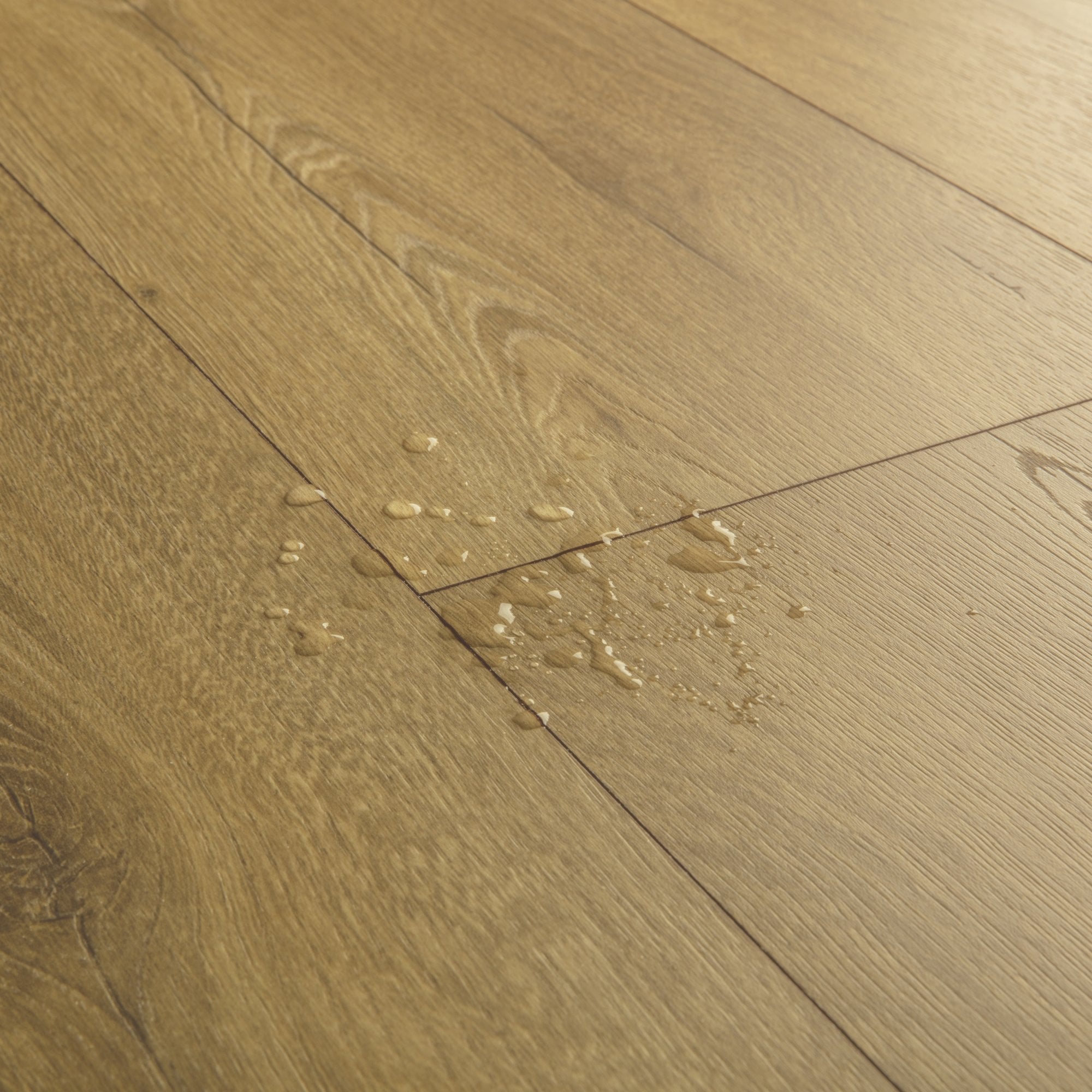 Honey Brown Oak Laminate Flooring – CLM5792 – 190mm Wide – 8mm Thick
