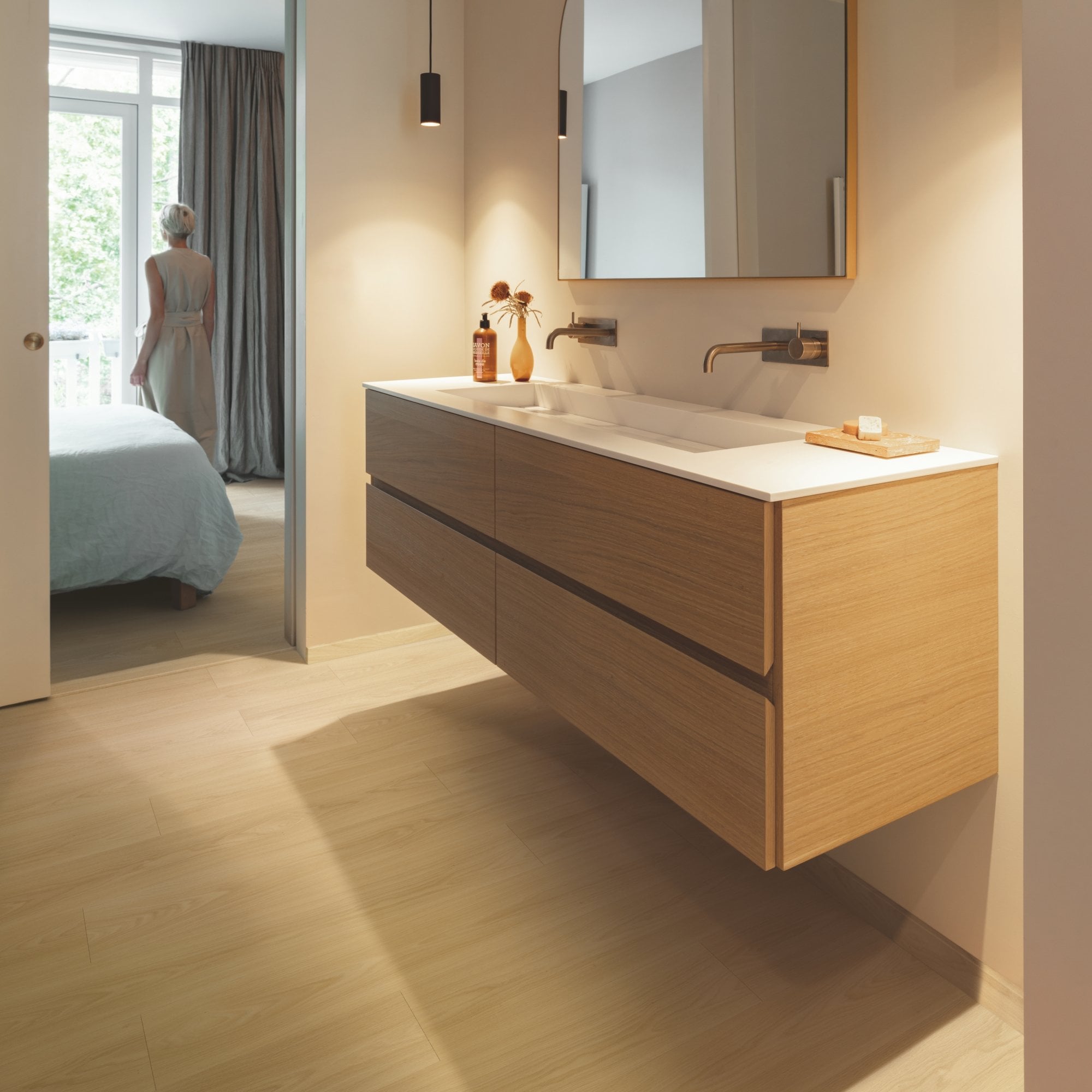 Biscuit Brown Oak Laminate Flooring – CLM5794 – 190mm Wide – 8mm Thick