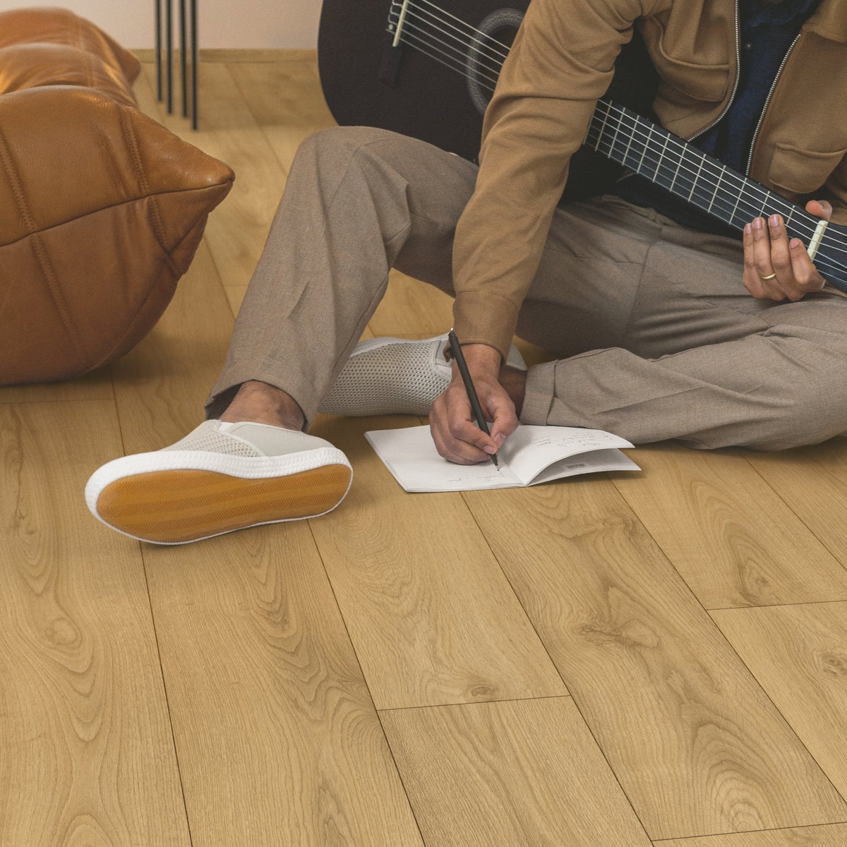 Sandy Oak Laminate Flooring – CLM5801 – 190mm Wide – 8mm Thick