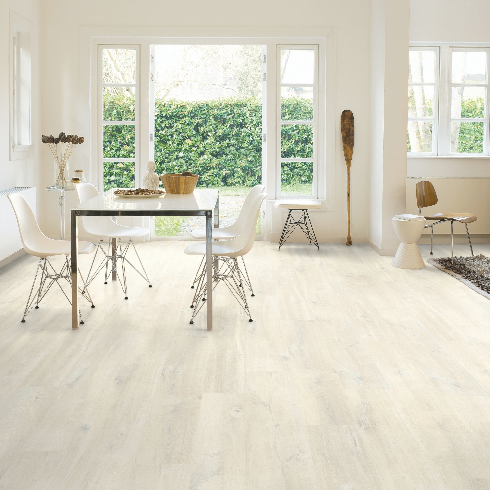 Charlotte Oak White Laminate Flooring – CRH3178 – 190mm Wide – 7mm Thick