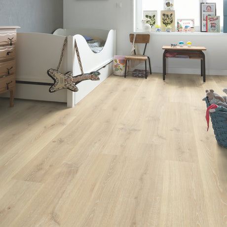 Oak Light Wood Laminate Flooring – CRH3179 – 190mm Wide – 7mm Thick
