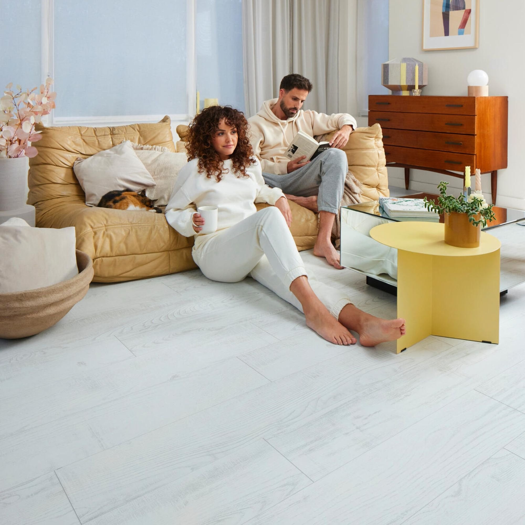 Chestnut White Laminate Flooring – 190mm Wide – 8mm Thick