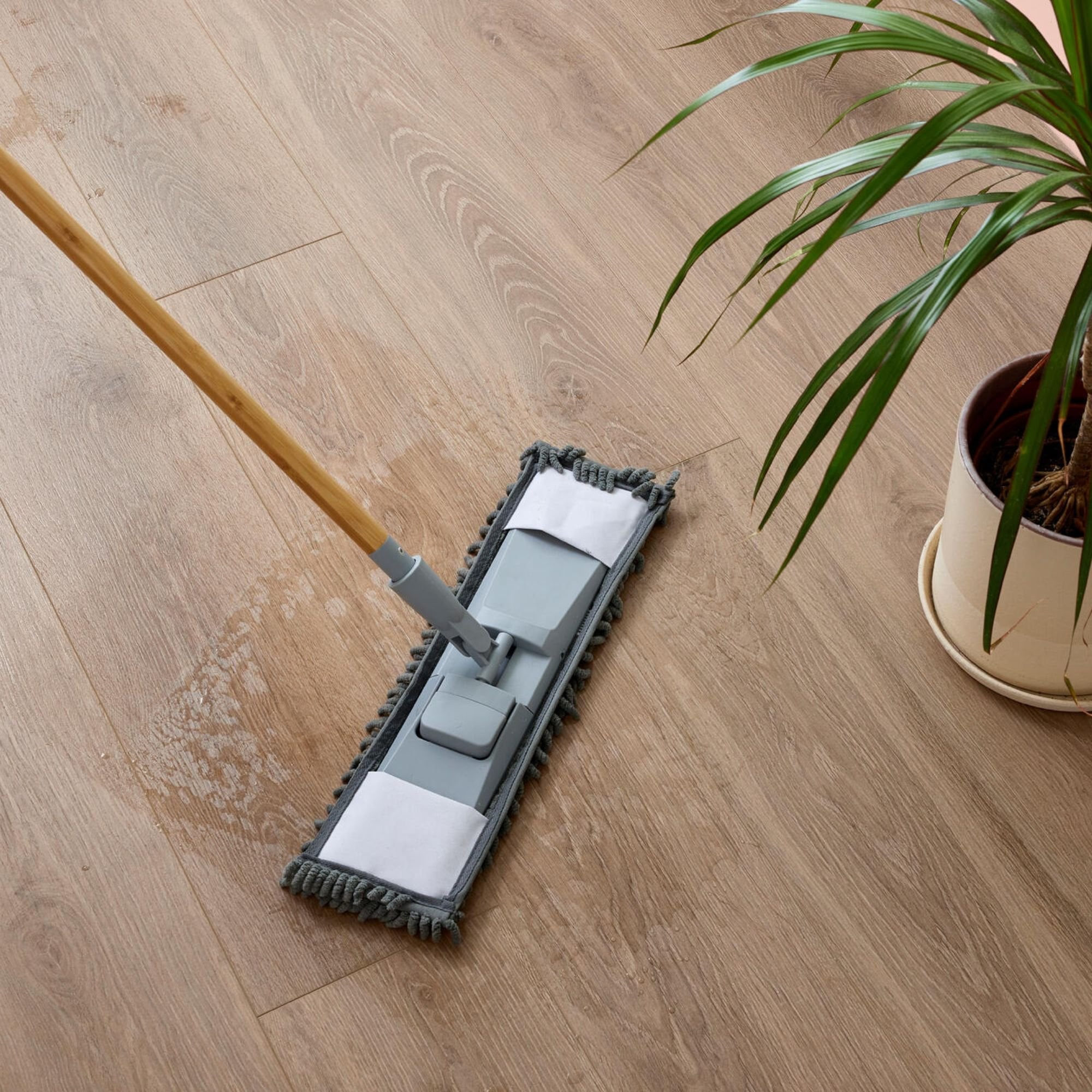 Bloom Light Brown Laminate Flooring – 190mm Wide – 8mm Thick