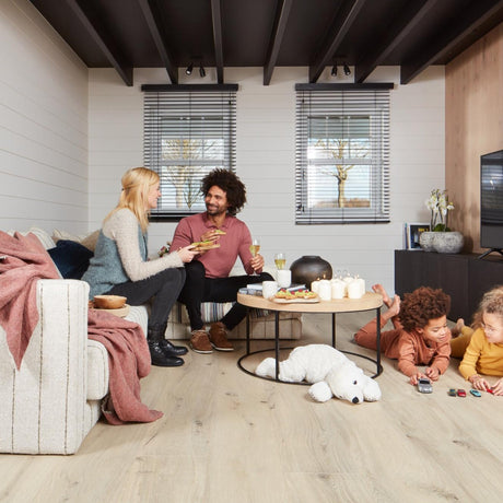 Gyant Light Laminate Flooring – 190mm Wide – 8mm Thick