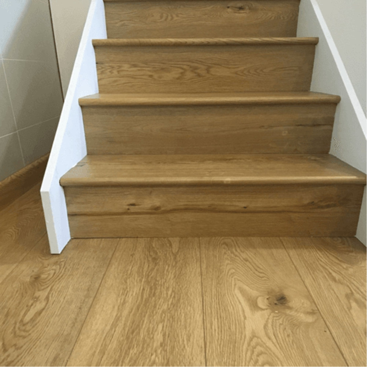 Finsbury Park Natural Oak Laminate Stair & Riser Set – 13 Steps