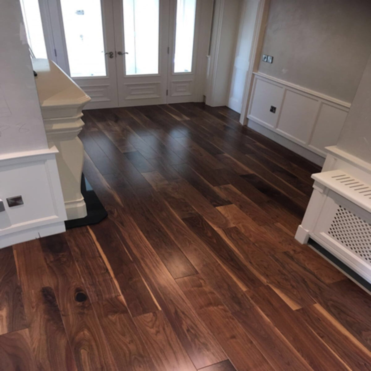 American Walnut Engineered Wood Flooring – Smooth Lacquered – 125mm Wide