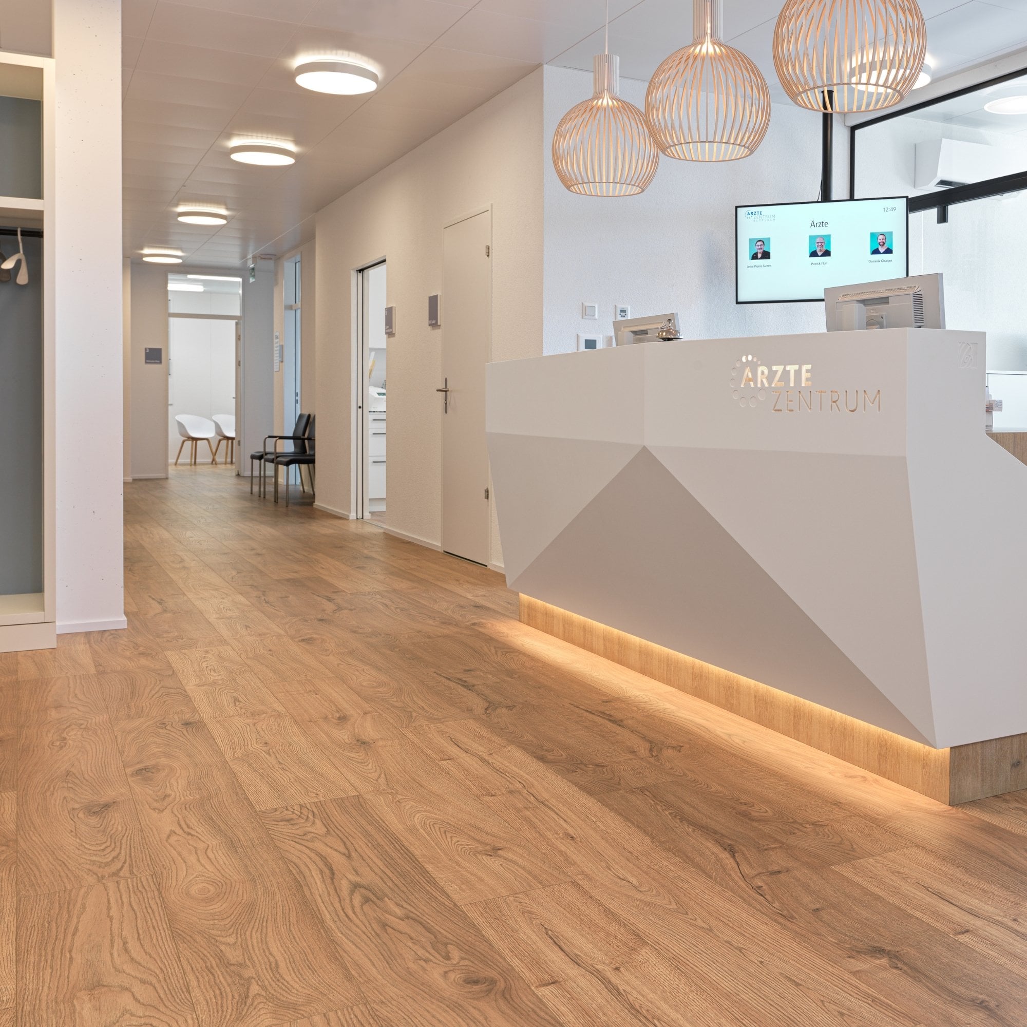 Beach Oak Laminate Flooring – 244mm Wide – 14mm Thick