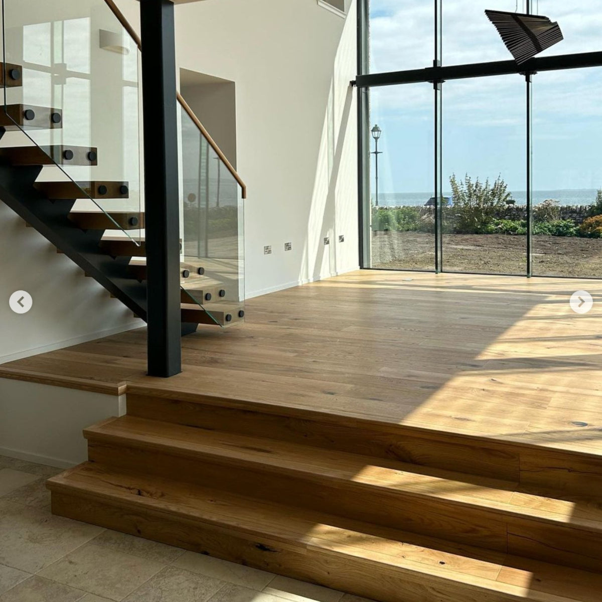 Brushed Oak Engineered Wood Flooring – Brushed & Lacquered - 125mm Wide