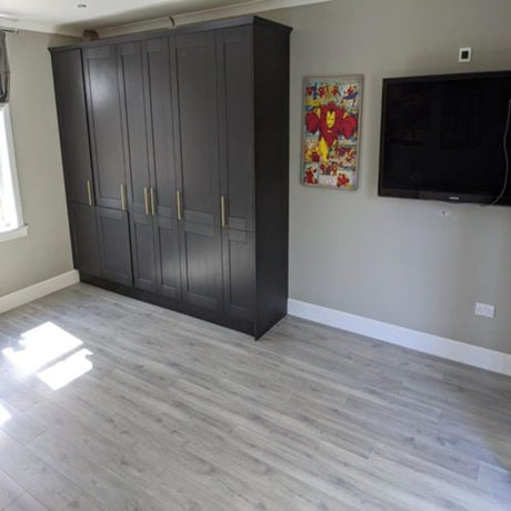 Pearl Oak Laminate Flooring – 193mm Wide – 14mm Thick – AC5 Rated