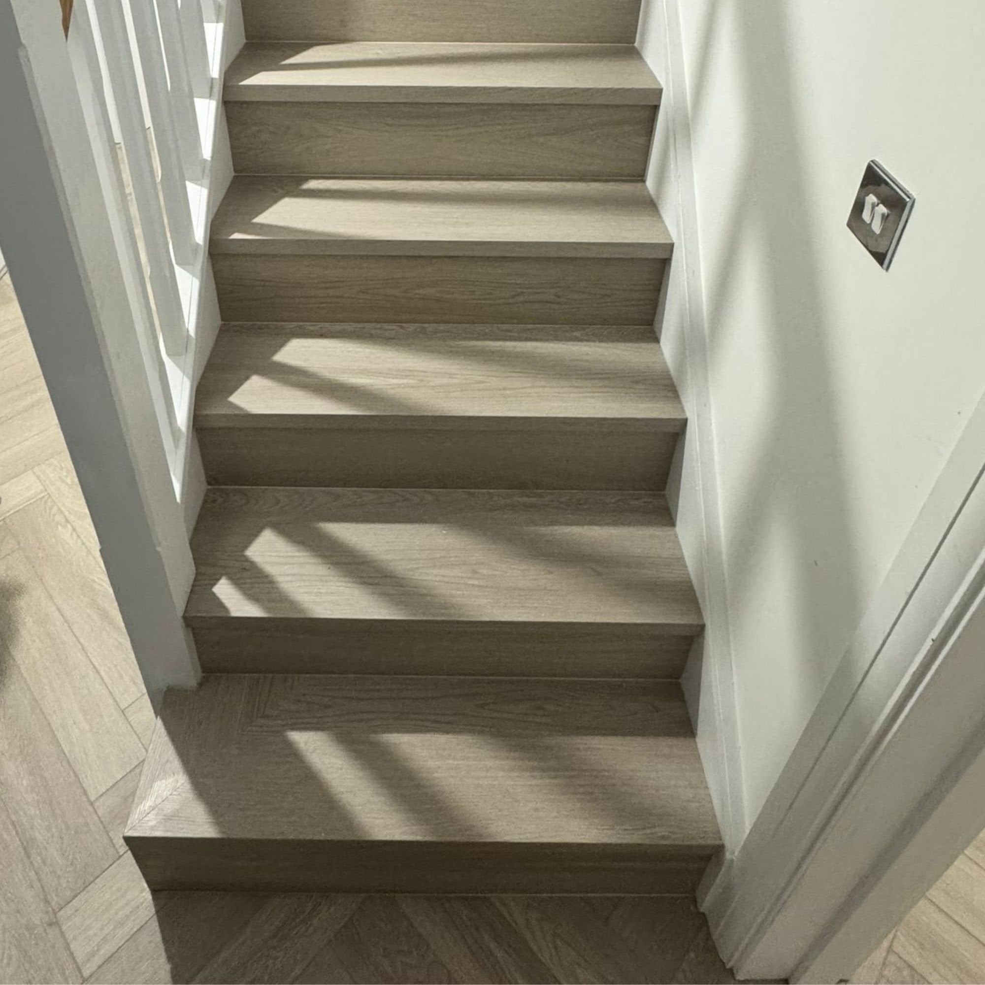 Anna Maria White Oak SPC Vinyl Stair Tread – Single Step