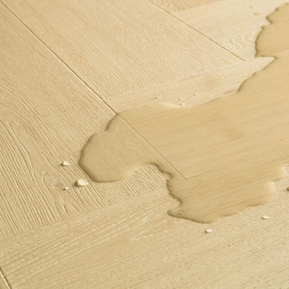 Ginger Oak Laminate Flooring - IMD8246 - 131mm wide - 8mm thick