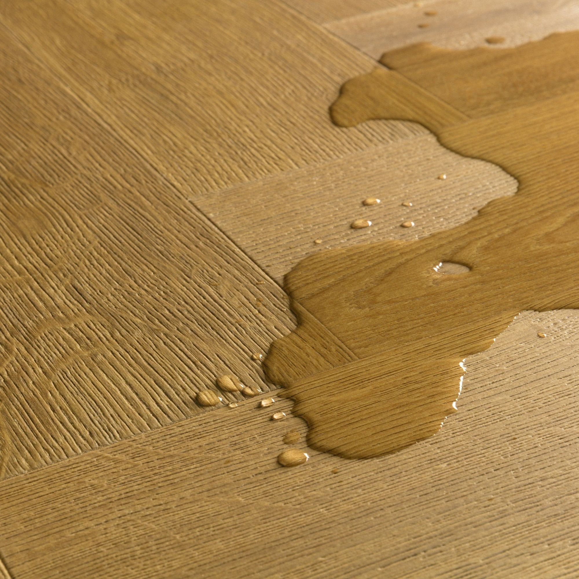 Cinnamon Oak Laminate Flooring - IMD8244 - 131mm wide - 8mm thick