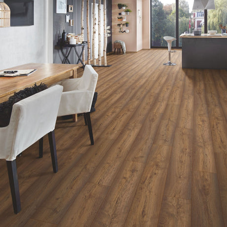 Orwell Oak Laminate Flooring – 195mm Wide – 8mm Thick