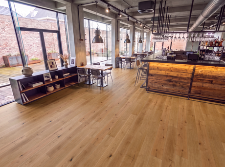Brushed Alaska Oak Engineered Wood Flooring – Brushed & Lacquered – 190mm Wide