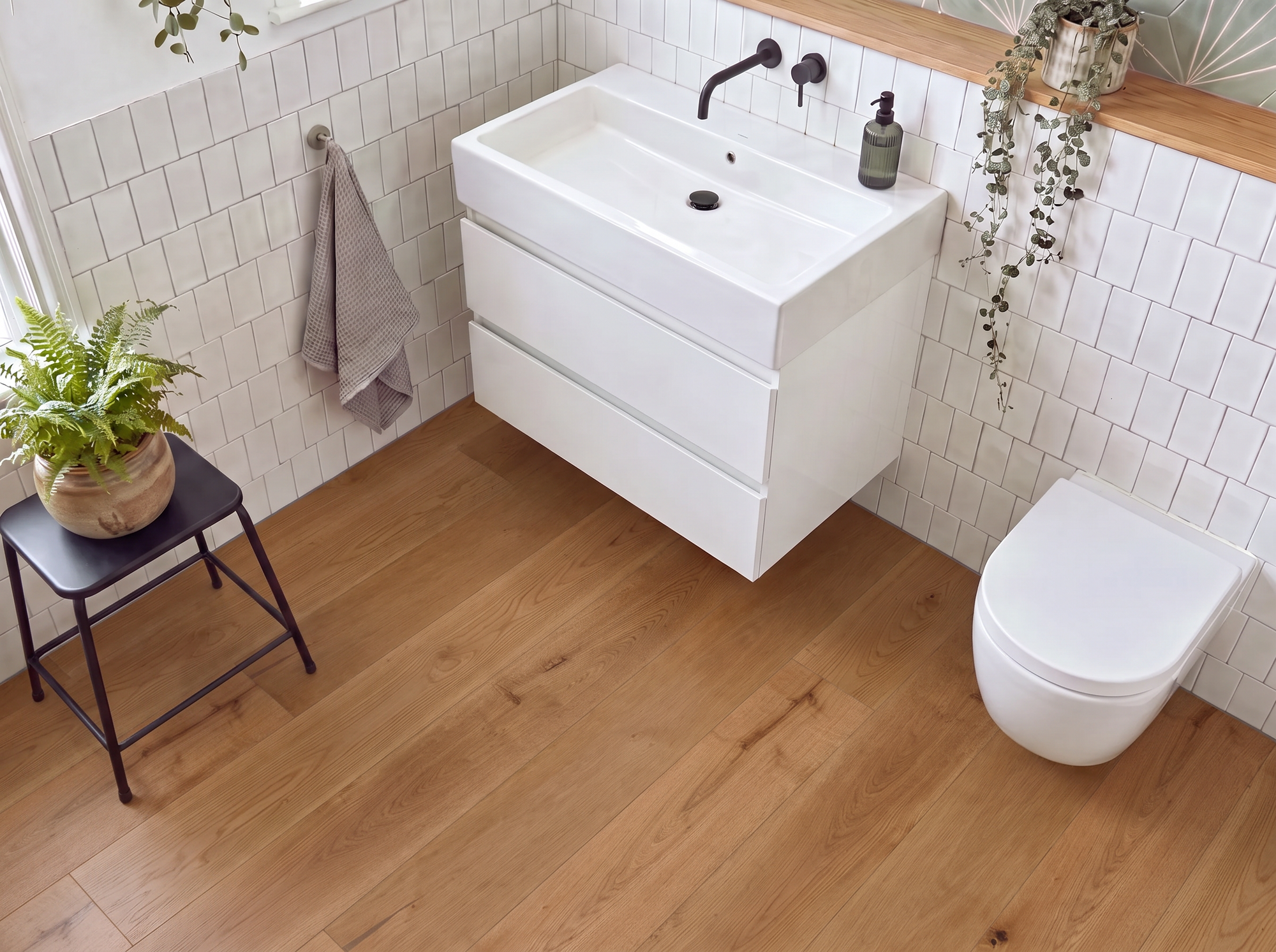 Brushed Oak Engineered Wood Flooring – Brushed & Lacquered – 180mm Wide