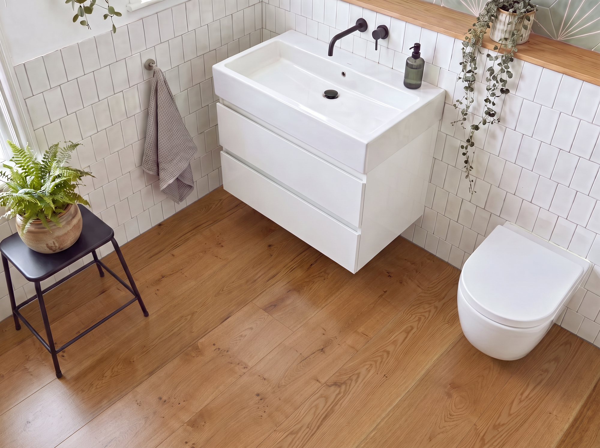 Wide Alaska Oak Engineered Wood Flooring – Brushed & Lacquered – 240mm Wide